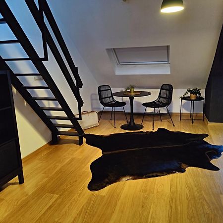 B&B Leopold & Appartementen ซินท์-ทราวเดิน ภายนอก รูปภาพ